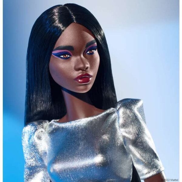 Barbie Signature Posable Barbie Looks Doll, Dark-Brown Hair, Tall Body Type HBX93 - Image 4