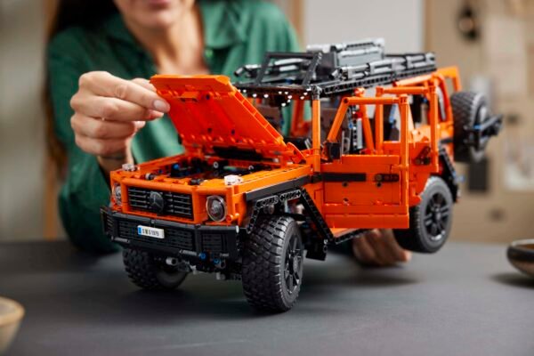 LEGO TECHNIC MERCEDES-BENZ G 500 PROFESSIONAL (42177) - Image 3