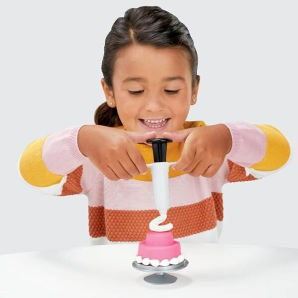 Play-Doh Kitchen Creations Rising Cake Oven Playset with 5 Cans, Non-Toxic F1321 - Image 3