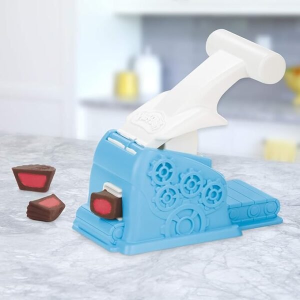 Play-Doh Kitchen Creations Candy Delight Playset with 5 Non-Toxic Play-Doh Cans E9844 - Image 6