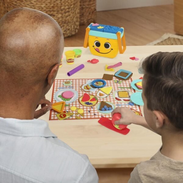 Play-Doh Picnic Shapes Starter Set, 12 Tools and 6 Cans, Preschool Toys F6916 - Image 6