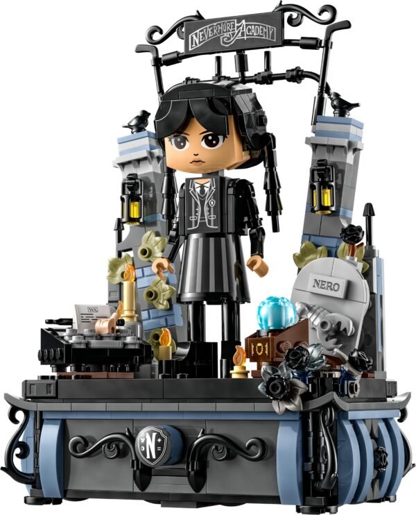 LEGO WEDNESDAY ADDAMS FIGURE (76780) - Image 2