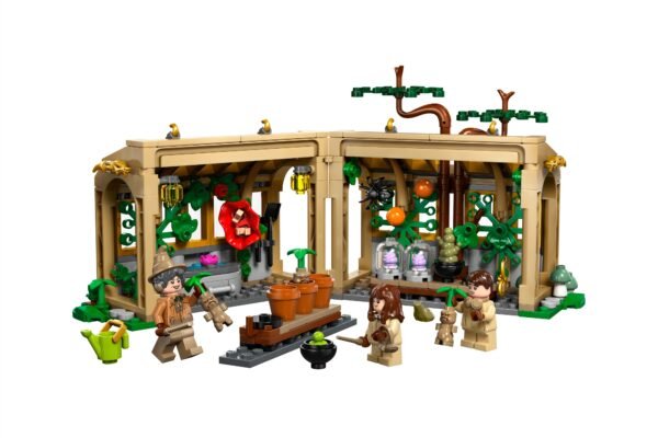 LEGO HARRY POTTER HOGWARTS CASTLE HERBOLOGY CLASS (76445) - Image 2