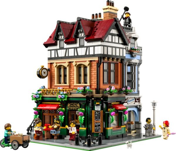 LEGO ICONS TUDOR CORNER (10350) - Image 2