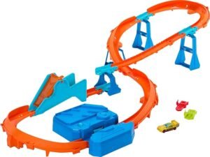 Hot Wheels Deluxe Circuit Building Kit with Motorized Thruster, 1/64 Scale Vehicle and Speed Snap Track JDB49