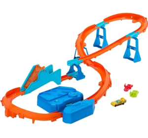 Hot Wheels Deluxe Circuit Building Kit with Motorized Thruster, 1/64 Scale Vehicle and Speed Snap Track JDB49